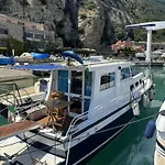 Πλωτό κατάλυμα Aloha Jak's Boat *