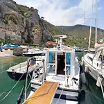 Aloha Jak's Boat Πλωτό κατάλυμα