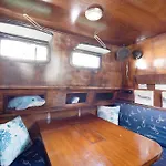 Πλωτό κατάλυμα Aloha Jak's Boat