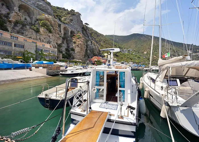 Aloha Jak's Boat Båthotell