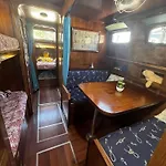 Aloha Jak's Boat Botel Alassio
