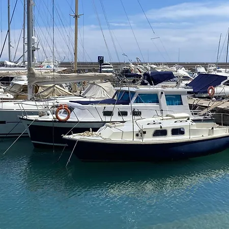 Aloha Jak's Boat Botel Alassio