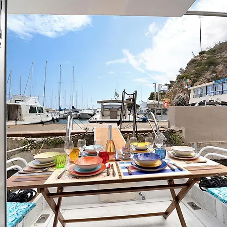 Aloha Jak's Boat Ботель