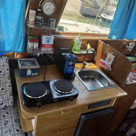 Aloha Jak's Boat Ботель Алассио