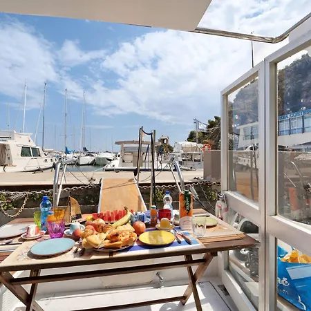 Aloha Jak's Boat 船屋