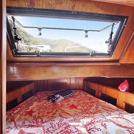 Aloha Jak's Boat 船屋 *