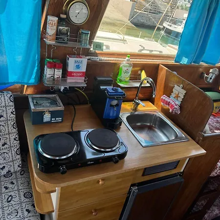 Aloha Jak's Boat 船屋