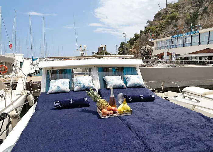 Aloha Jak's Boat Bådhotel *